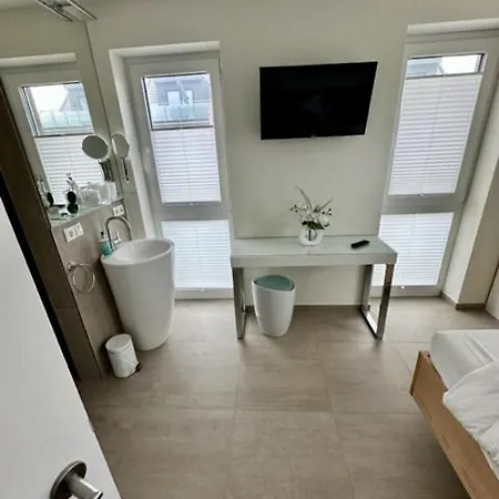 - Emily בית נופש בורהאבה