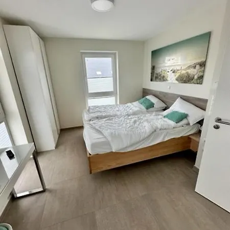 - Emily בורהאבה